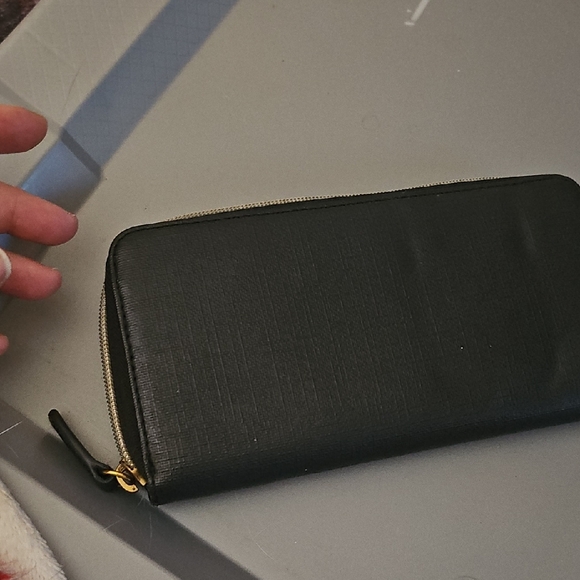 Fossil Textured Black Wallet - Picture 4 of 6